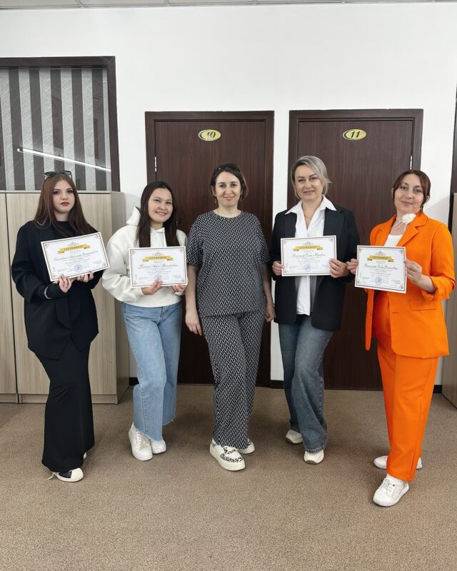 🌈 Поздравляем наших Выпускниц  с базового курса Мастер ногтевого сервиса! Две Олеси, Анель и Анастасия💃🏼💃🏼💃🏼💃🏼  Группа старательная и талантливая. Уже можно с уверенностью начинать свою деятельность и нарабатывать клиентскую базу! 💖💖💖  Благодарим преподавателя за квалифицированное обучение и самоотдачу! Вот что значит мастер, влюблён в свою деятельность! ❤️
С выпускницами мы всегда на связи, ждём на курсах повышения квалификации 🙌 Александра сразу записалась на курс Эстетический педикюр дисками, пожелаем ей успеха в новом курсе!  Хотите научиться делать качественный и аккуратный маникюр 💅и педикюр? Научиться всем основным техникам салонных дизайнов? Тогда ждём на нашем курсе!  Следующий КУРС МАНИКЮРА с 19 по 26 МАЯ 🌷
Большой практический курс!!! 💖
Либо индивидуальный курс по договоренности с мастером  Итак, вас ждут: 
6 занятий по 4 часа.
⠀
Учебный план:
⠀
🌺Комбинированный и классический маникюр, педикюр, салонные дизайны ногтей (около 10 видов), гелевое покрытие близко к кутикуле, выравнивание ногтевой пластины, ремонт и  донаращивание ногтей.
⠀
🌺Дезинфекция, стерилизация инструментария и рабочего места, требования СЭС.
⠀
🔥Умение работать с клиентами и нарабатывать клиентскую базу. Делать красивые фото работ. 
⠀
Весь расходный материал и модели предоставляем.
⠀
💎По окончанию выдаются 2 сертификата, есть сертификаты международного образца.
⠀
Предлагаем вакансии.
⠀
Все подробности по телефону 8-701-764-38-73  #psотзывыманикюр 
#курсыманикюркараганда
#обучениеманикюркараганда
#маникюркараганда
#маникюркурсыкараганда
#курсыкараганда 
#курсыманикюравкараганде 
#курсманикюркараганда 
#курсыманикюракрг 
#курсманикюркрг
